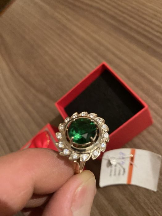 Золотое кольцо продам