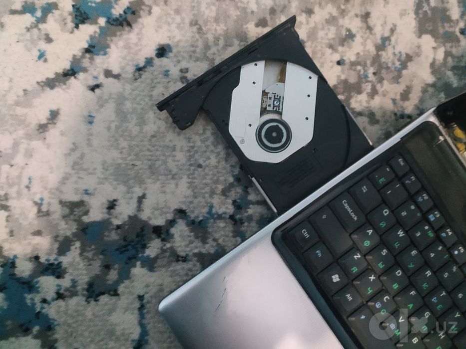 ASUS Notebook б/у надо скачать виндовс