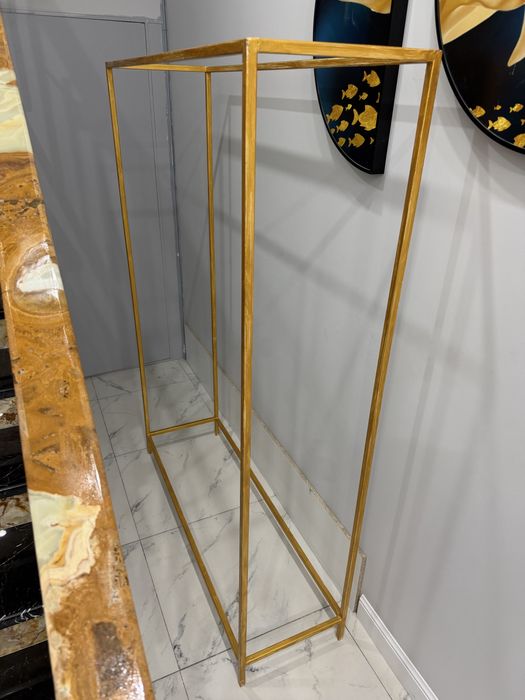 Золотистая вешалка