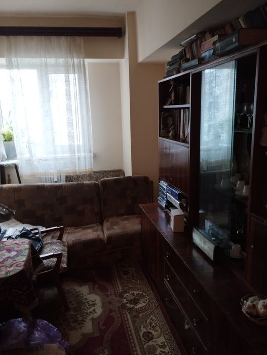 Vând apartament 4 camere Rovine-Dezrobirii