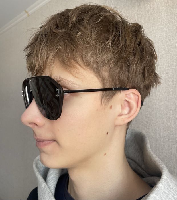 Очки солнцезащитные Fendi