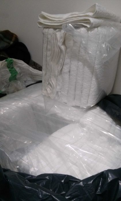 продам белые полотенца для рук/лица