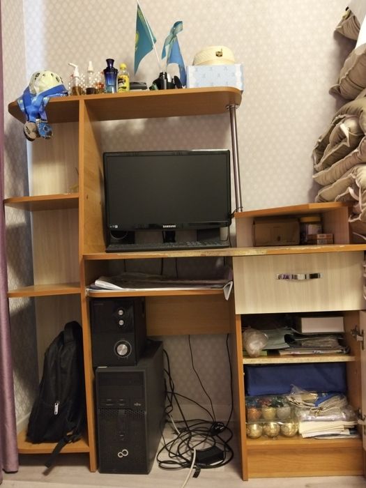 Продам стол компьютерный