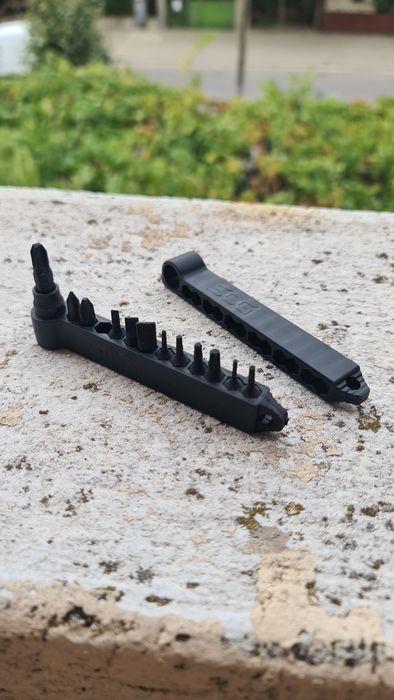 Sog Powerpint мултитуул с оригиналния калъф и комплект битове