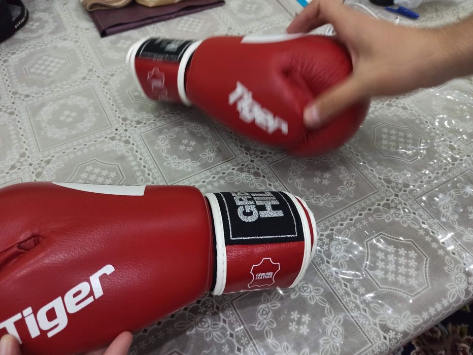 Префесионал бокс  перчаткала сотилади,кожа