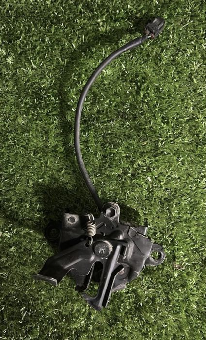 Замок капота Тойота Хайландер Toyota Highlander