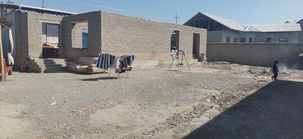 Янги ховли сотилади курилиши тугалланмаган