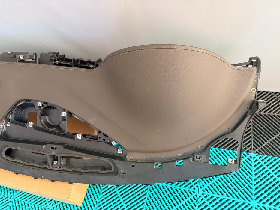 Plansa bord Audi A8 D4 2010-2016 maro inchis pentru reparat