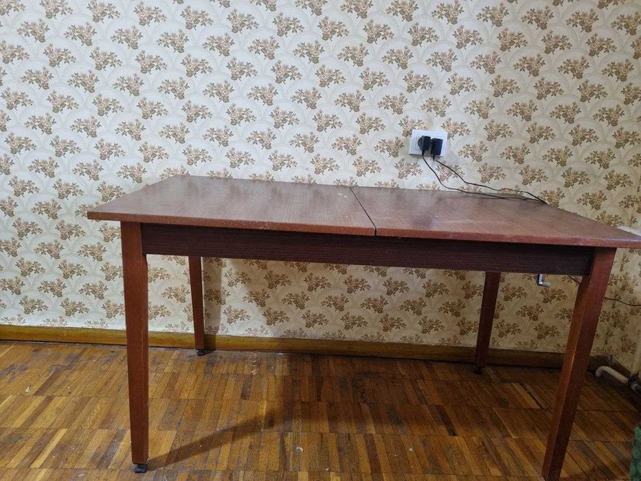 Советский (ГДР) деревянный стол с механизмом подъёма для вашего дома