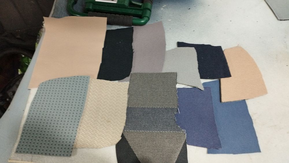 Material pentru plafon și materiale textile cu burețel pentru tapițeri