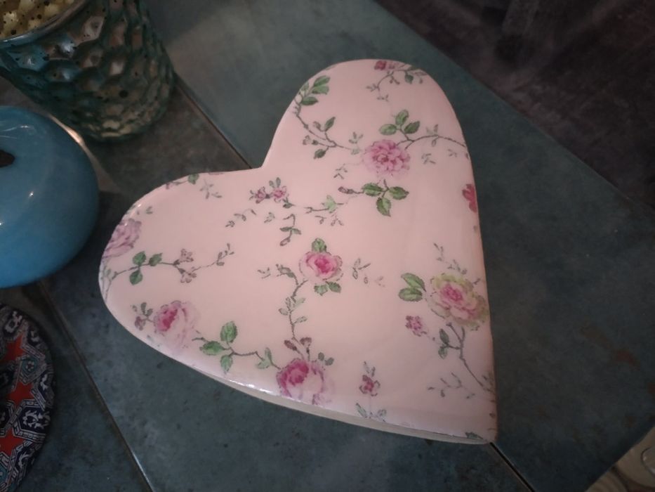 Дървено винтидж сърце с цветя от Испания