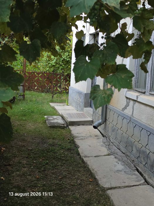 Vând casă bătrânească