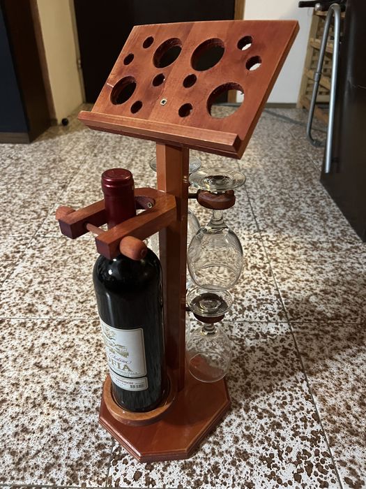 Подарък сет за вино, дървена стойка + подарък