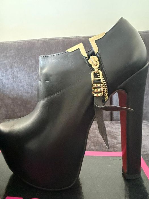 Продаются ботильоны