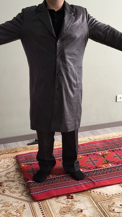Кожаный черный плащ
