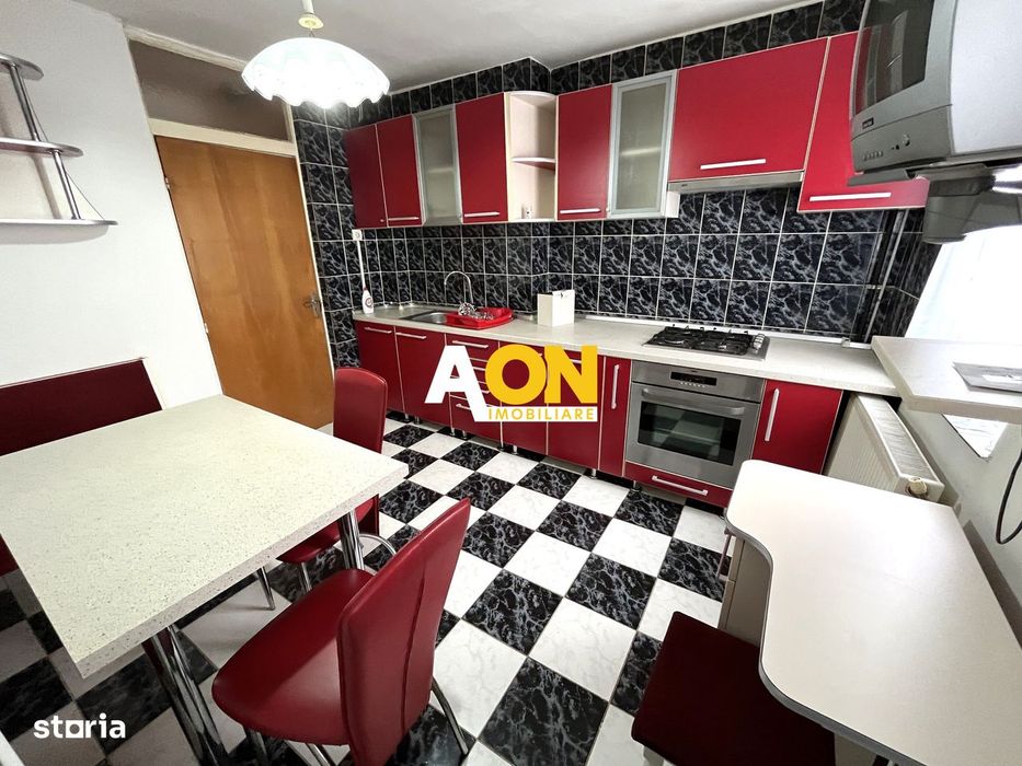 Apartament cu 3 Camere, Etaj Intermediar, Zona Cetate — fotografia 1