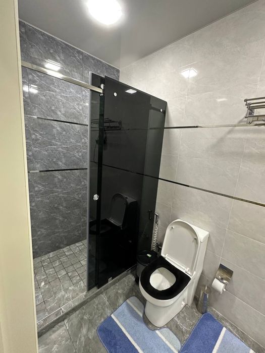 Arenda novastroyka Zamona toyxonani togrisida 2 xona evro uy