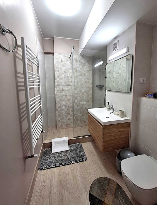 Inchiriez apartament in Mamaia zona Butoaie