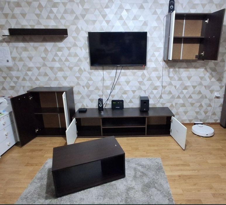 Холова секция с шкаф и рафт