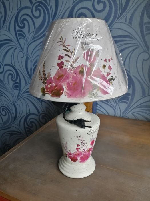 Красивая лампа. Новая.