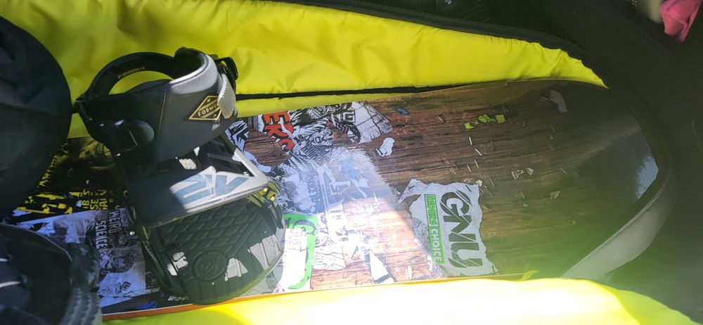 Продам сноуборд.