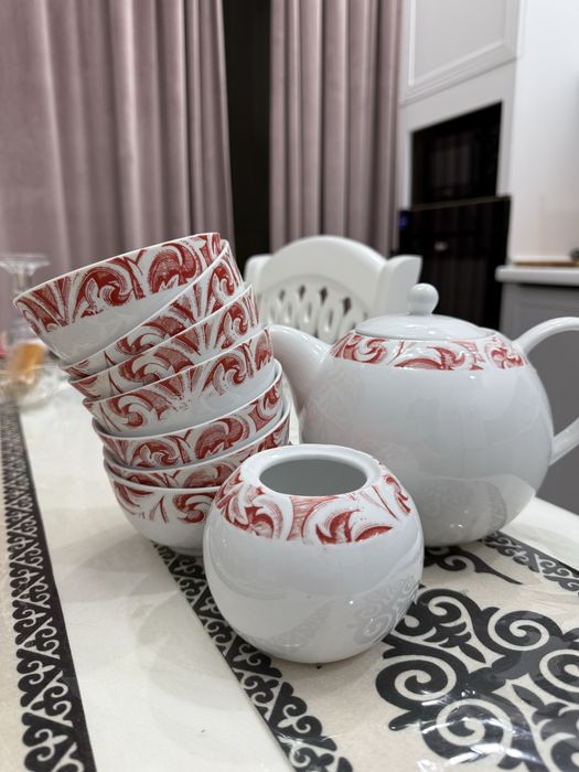 Посуда чайник заварник и 7 кесе