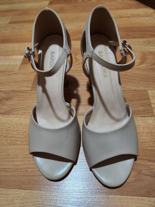 Продам кроссовки б/у