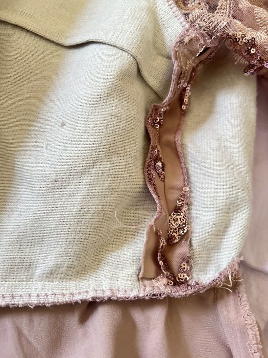 Vecherni kuylak 1 marta kiyilgan x xl razmerlaga tugri keladi