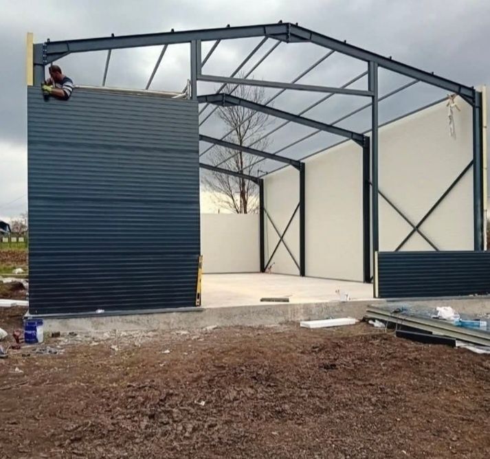 Garaje auto pe structura metalica învelite cu panouri Sandwich termoiz