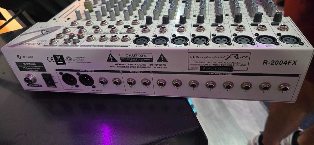 Смесителен пулт Wharfedale Pro R-2004FX (8 Mic/Line + 4 Stereo + Ефекти)