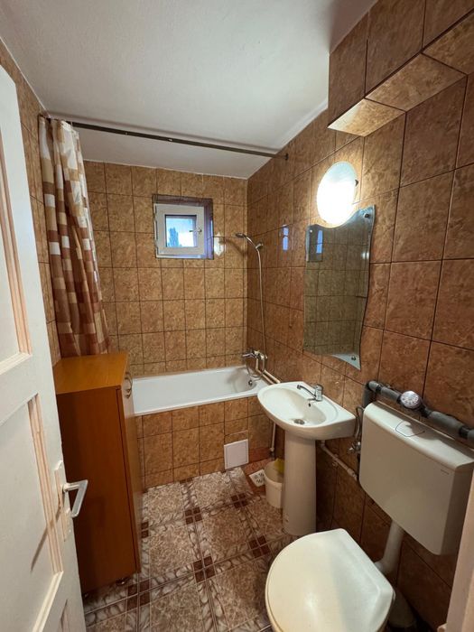 Apartament 2 camere nemobilat în Centru