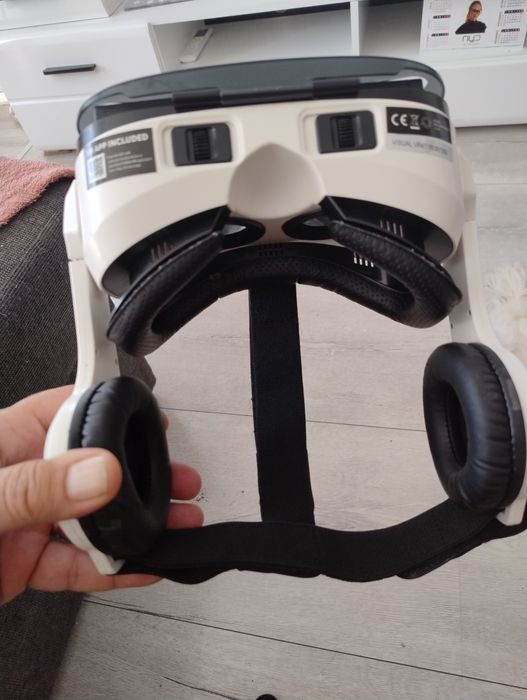 Ochelari vr Allview aproape noi in cutie