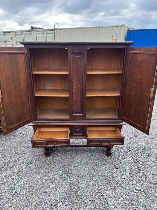 Винтидж, ретро, старинен скрин, шкаф, масичка