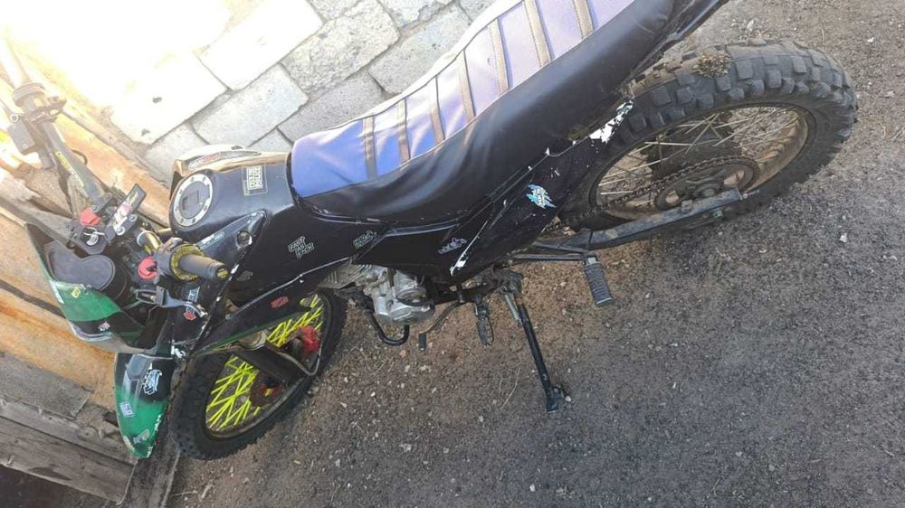Продам мотоцикл 250 кубов