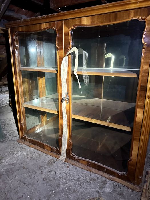 Vitrina Si Dulap si Biblioteca