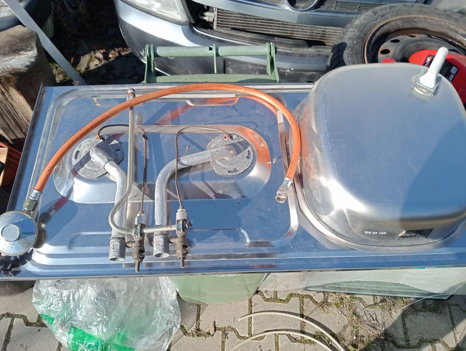 Chiuveta camping cu aragaz  incorporat