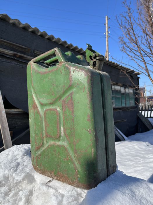 Продам канистры гсм