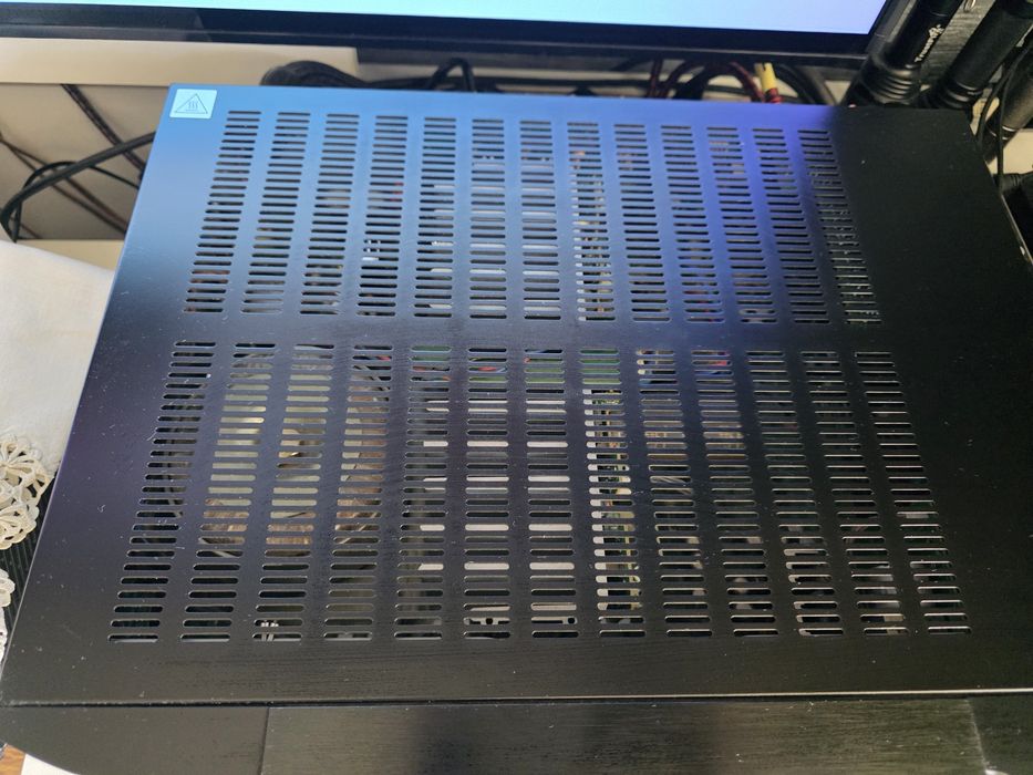 Продавам  интегриран усилвател  Marantz  PM8005