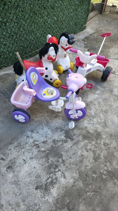 Продавам комплект детски играчки