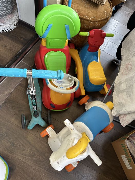 машинка, лошадка Chicco для детей