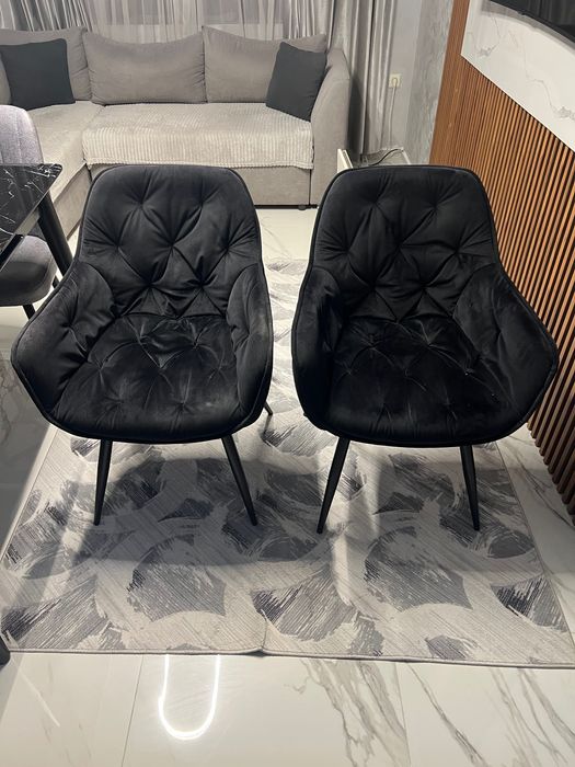 Заглавие
Два дизайнерски фотьойла / стола в черен цвят – модерен стил