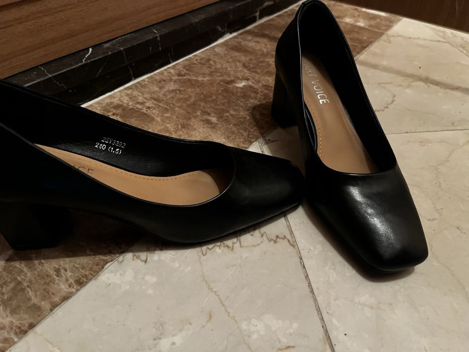 Классические черные туфли