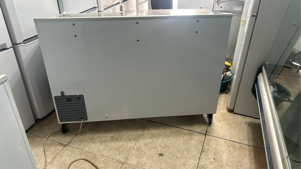 Морозильник для магазина