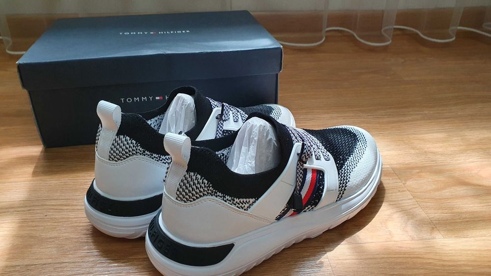 Кроссовки tommy hilfiger (новые, размер 38)