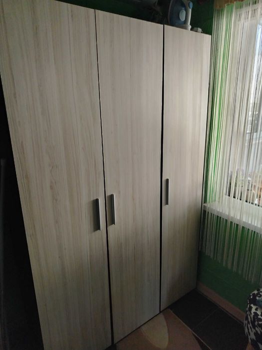 Гардероб 3крилен 185см на 124см