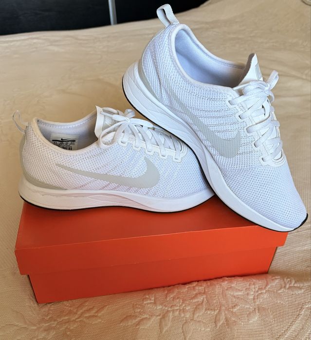 Vand adidasi Nike
