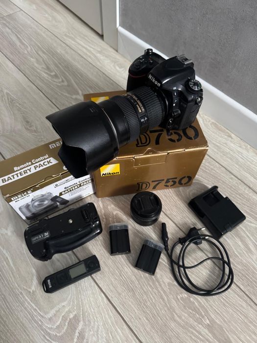 Продам Nikon D750 комплект