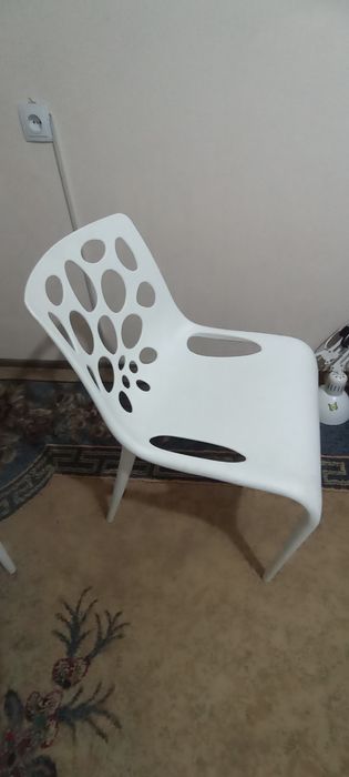 Стулья прочные пластиковые