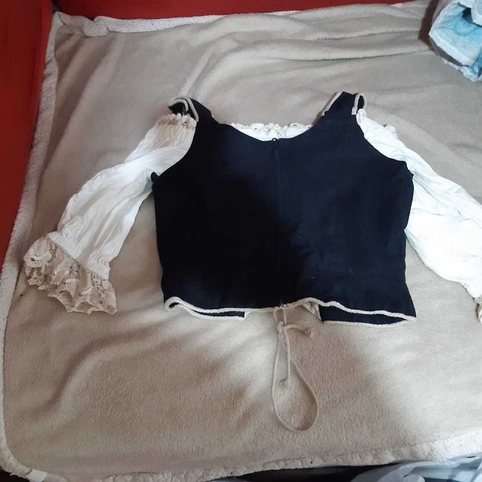 Costume bavareze vechi de dama