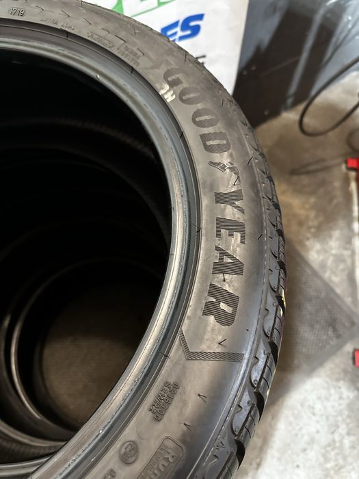 Set 245/45 R18 100V XL RSC  - Goodyear UltraGrip Performance 8 M+S Oferta